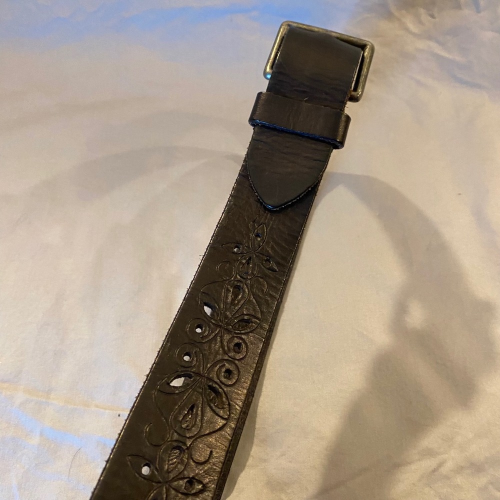 GAP Women Genuine Leather Cutout Design Belt Silver Buckle Size Small - Picture 2 of 8